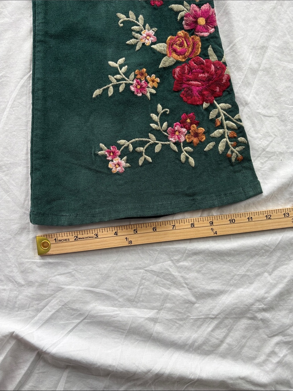 Driftwood Farrah Floral Embroidered Corduroy Flare Jeans Womens Size 30 x 32 - Picture 10 of 13